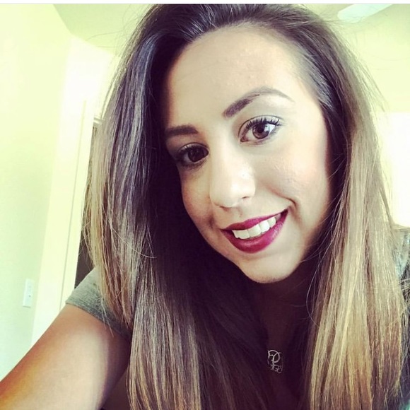 ππ΅Meet your Posher, Alaina - Picture 2 of 10